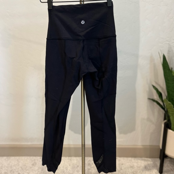 Lululemon Wunder Under Laser Cut Scallop Crop | Size 4 | Black | High Rise - Picture 3 of 6
